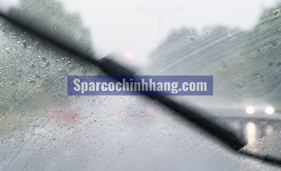 Luôn tìm ẩn những nguy hiểm khi điều khiển ô tô trong mùa mưa