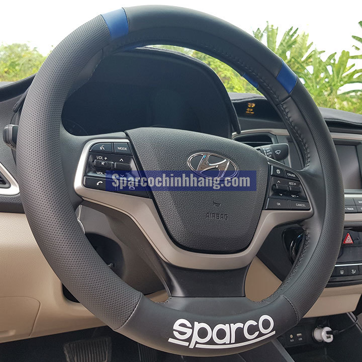 Lắp thực tế bọc vô lăng SPARCO SPC1114BL trên xe Hyundai Accent